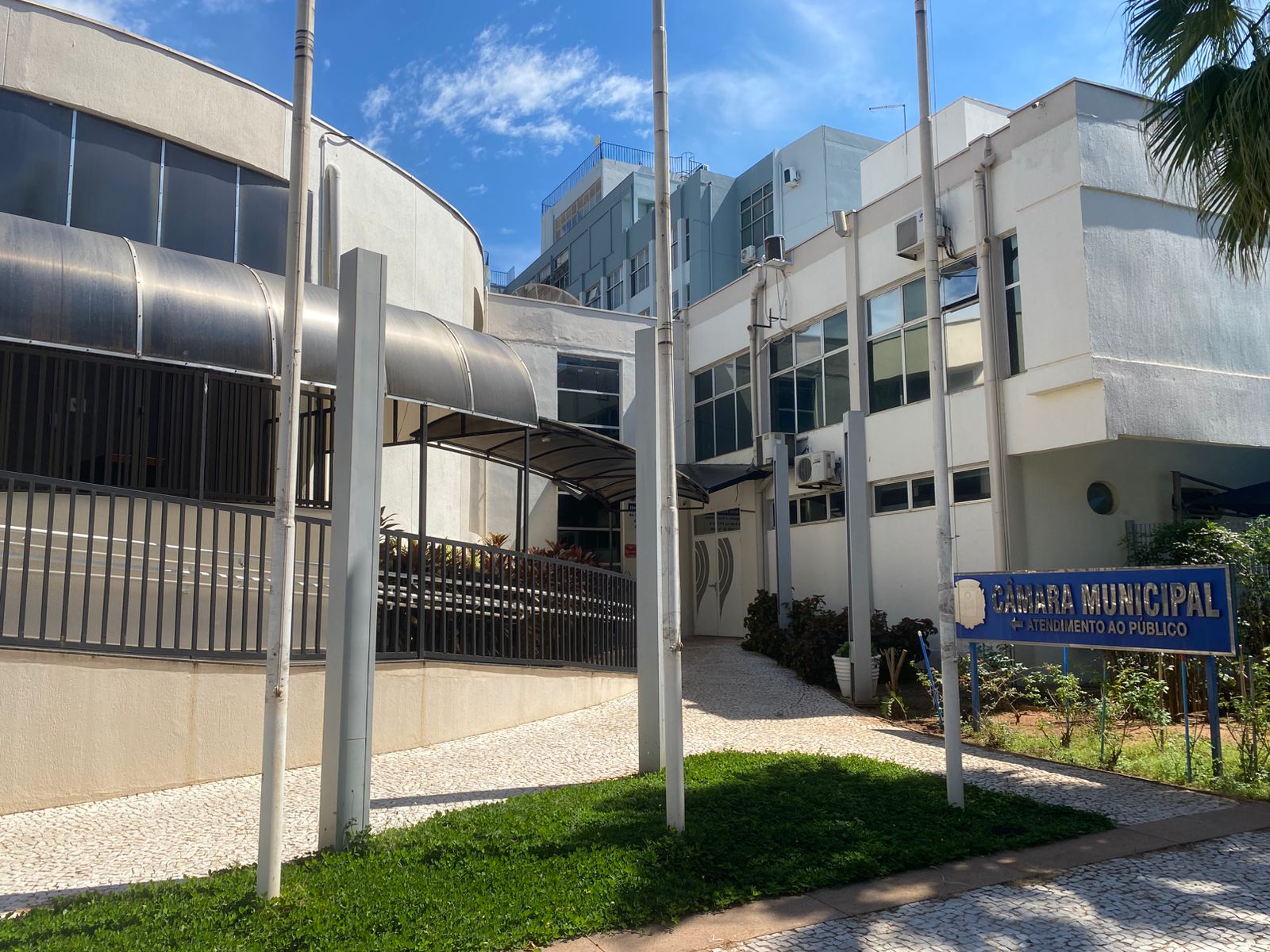 CÂMARA DE CATANDUVA INFORMA: PAUSA NOS ATENDIMENTOS EM FUNÇÃO DOS FERIADOS