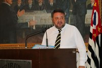 UNIFIPA, atleta de natação e trabalhadores são homenageados pelo vereador Marcos Crippa